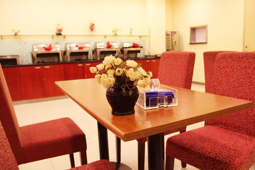 Hanting Express Kunming Yieryi Street Yunnan Normal University Branch ภายนอก รูปภาพ